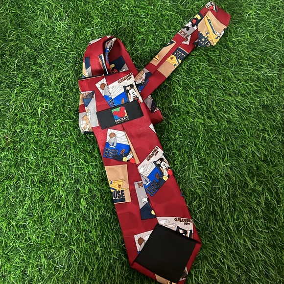 Disney Tie Mickey on Vacation GUC - Picture 5 of 11